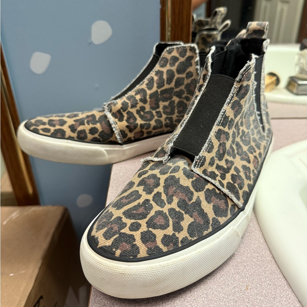 Gypsy Jazz Leopard High-Top Sneakers